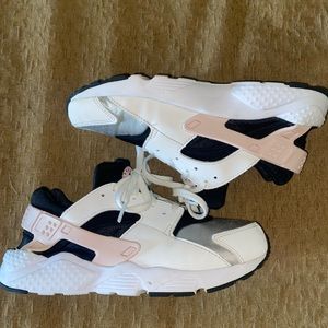 Girls’ Nike Huarache Run size 3Y